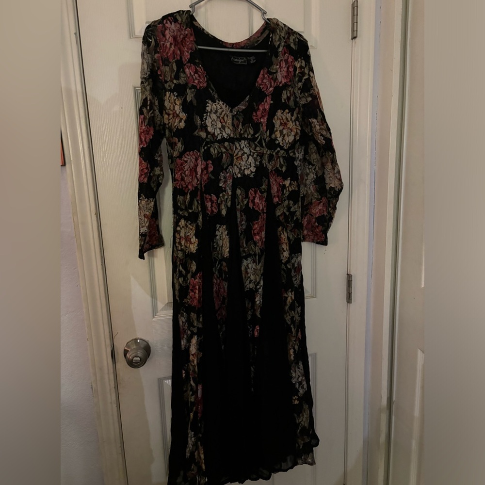 90s Nostalgia black and flowery dress